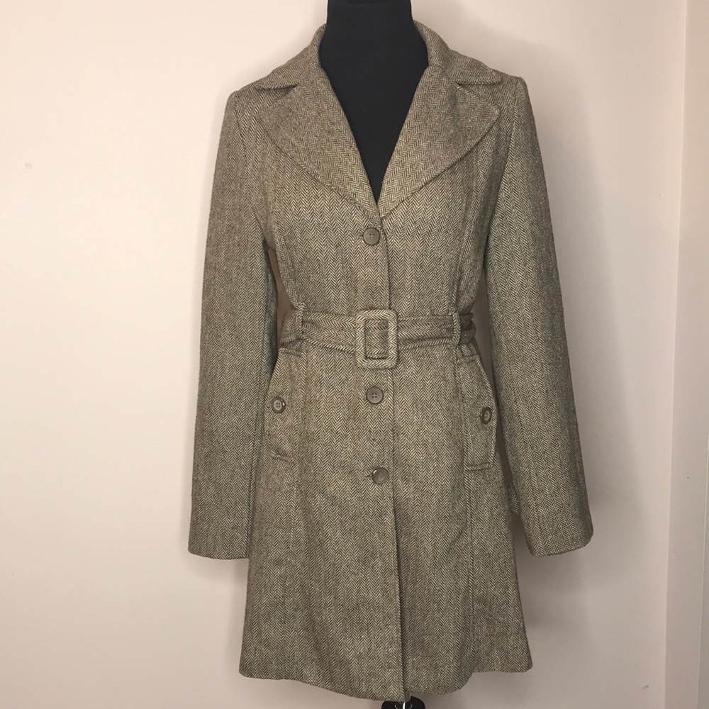 Better B herring bone patterned coat w/belt.